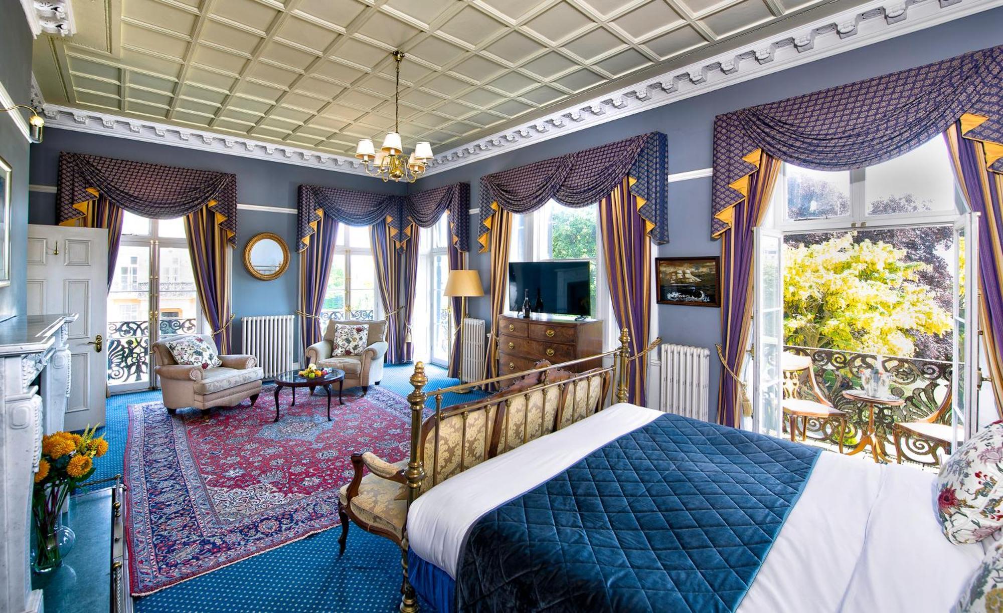 Hotel The 3*